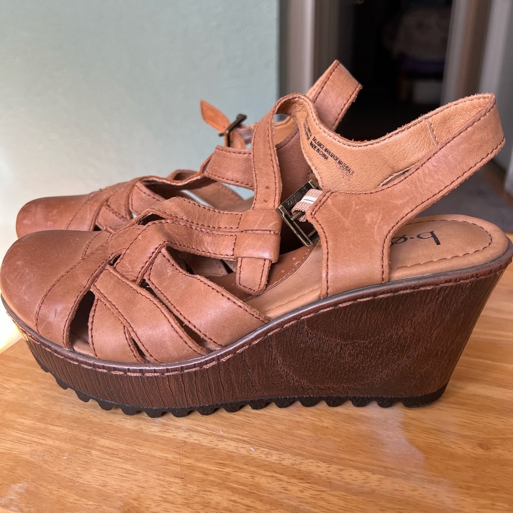 b.o.c. Chestnut Brown Leather Wedge Sandals